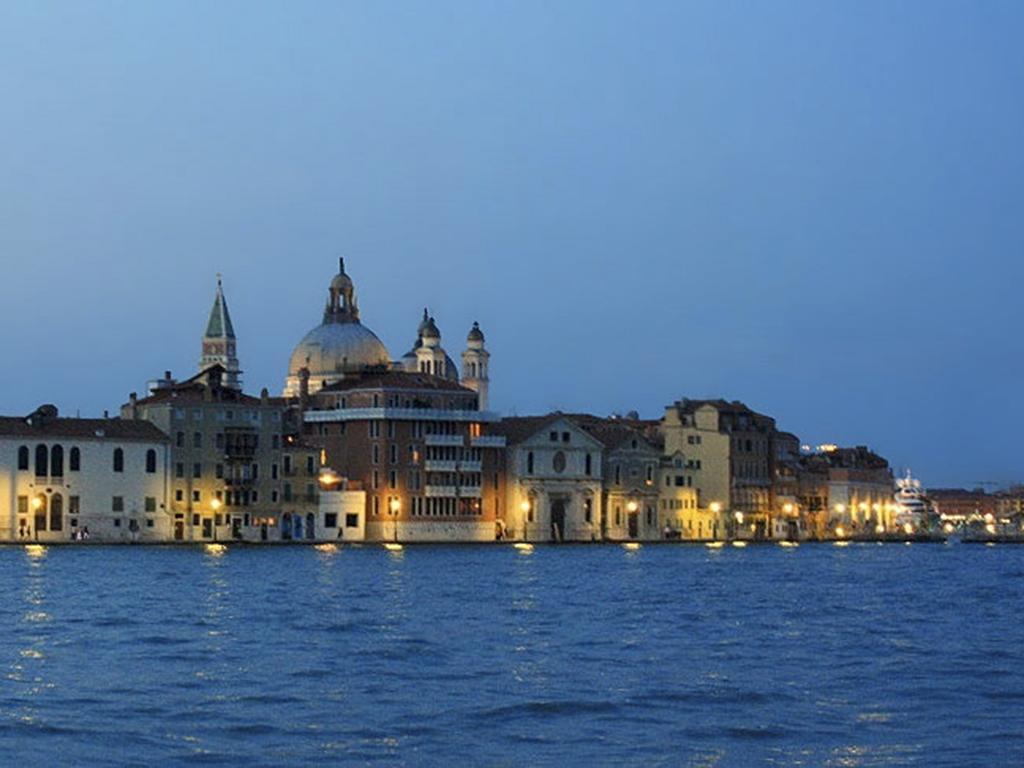 Blue Lagoon Apartment Venice Exterior photo
